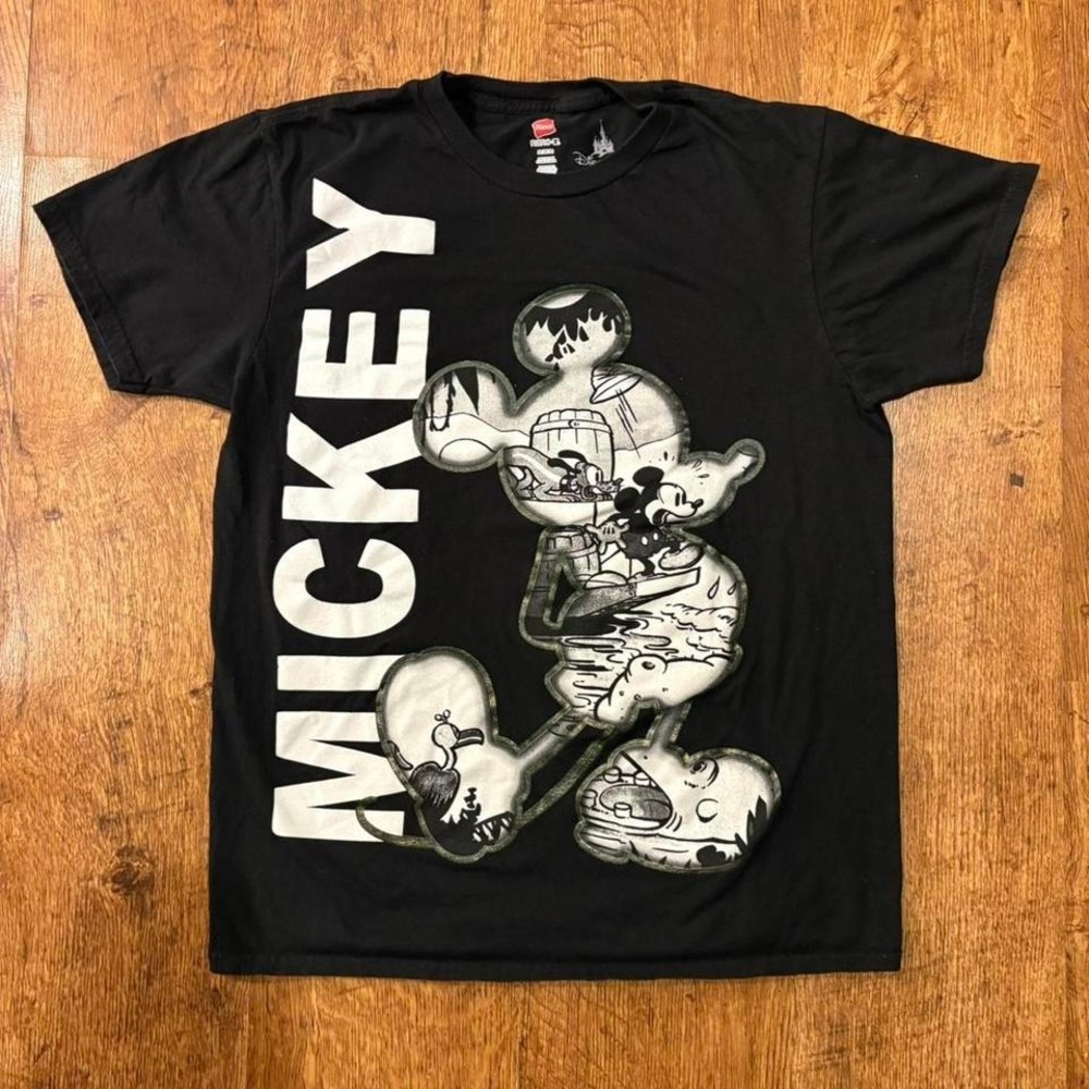 Black Disney Mickey Mouse Bold graphic‎ tee.